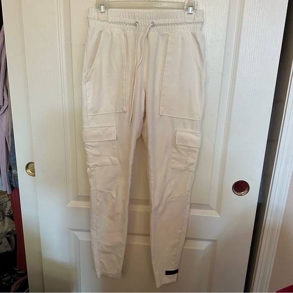 Alphalete Identity Cargo Joggers and Hoodie Color Sea shell - Picture 11 of 12